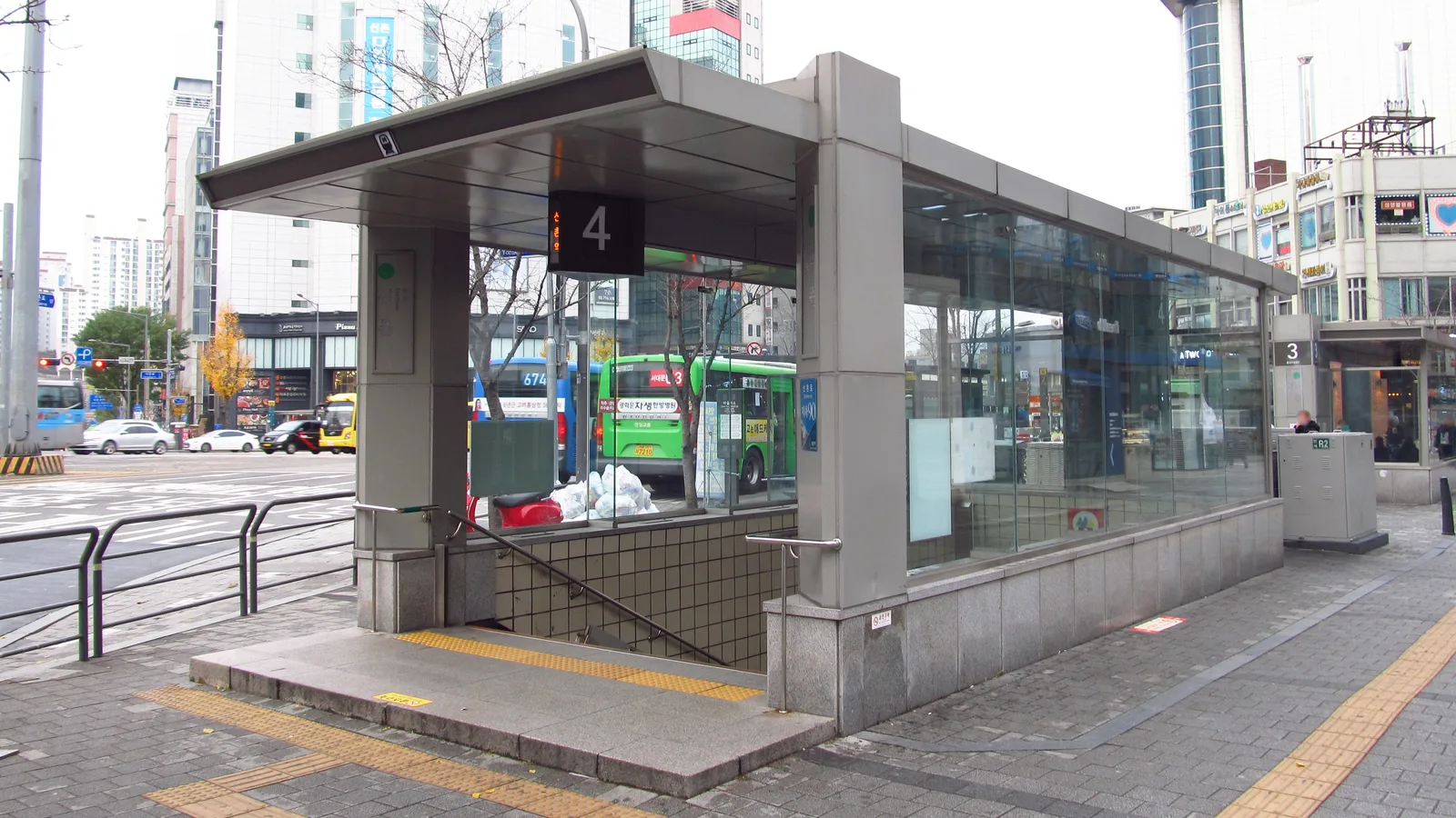 Street-level entrance 4 of Sinchon Station on Seoul Subway Line 2
